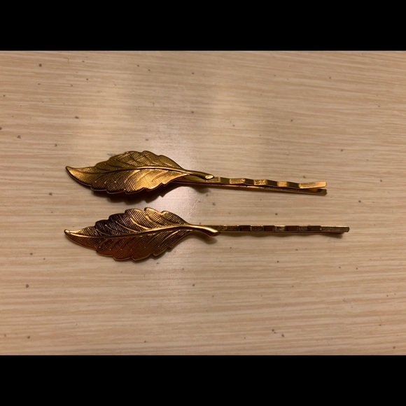 Accessories - 3/$15 Vintage Gold Leaf Hair Pin
